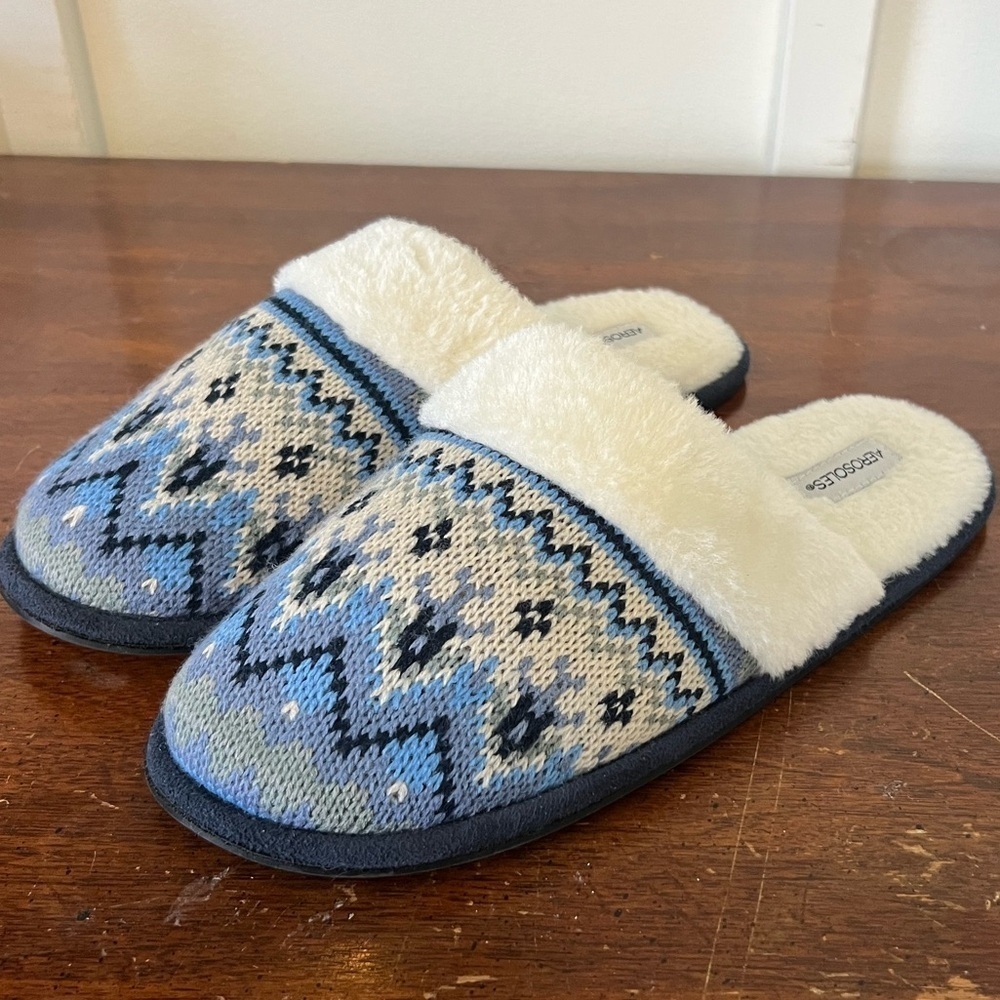 AEROSOLES Cozy Blue and Cream Slippers